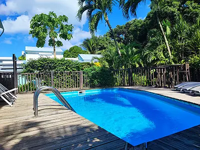 The sunny swimming pool